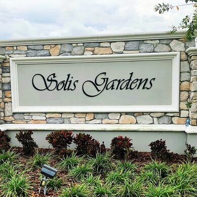 Solis-Gardens-Community-Sign-40602-660x2000-0